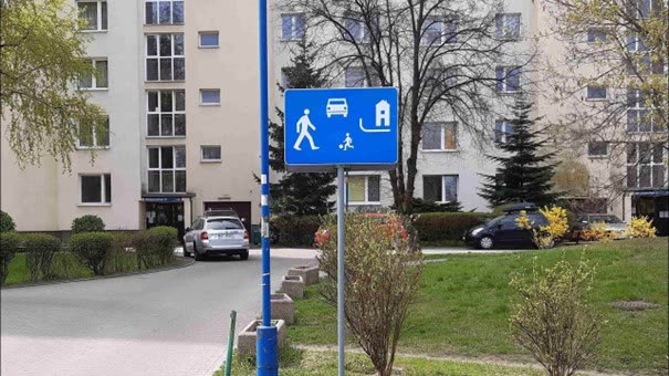 Czy na drogach położonych w strefie oznaczonej widocznym znakiem, wolno Ci przewozić hulajnogą elektryczną dziecko w wieku do 10 lat ?