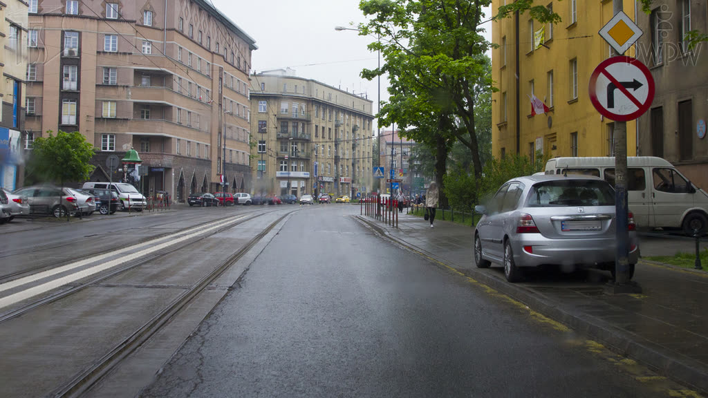 Czy zajmujesz właściwy pas ruchu, jeśli na najbliższym skrzyżowaniu zamierzasz skręcić w lewo?
